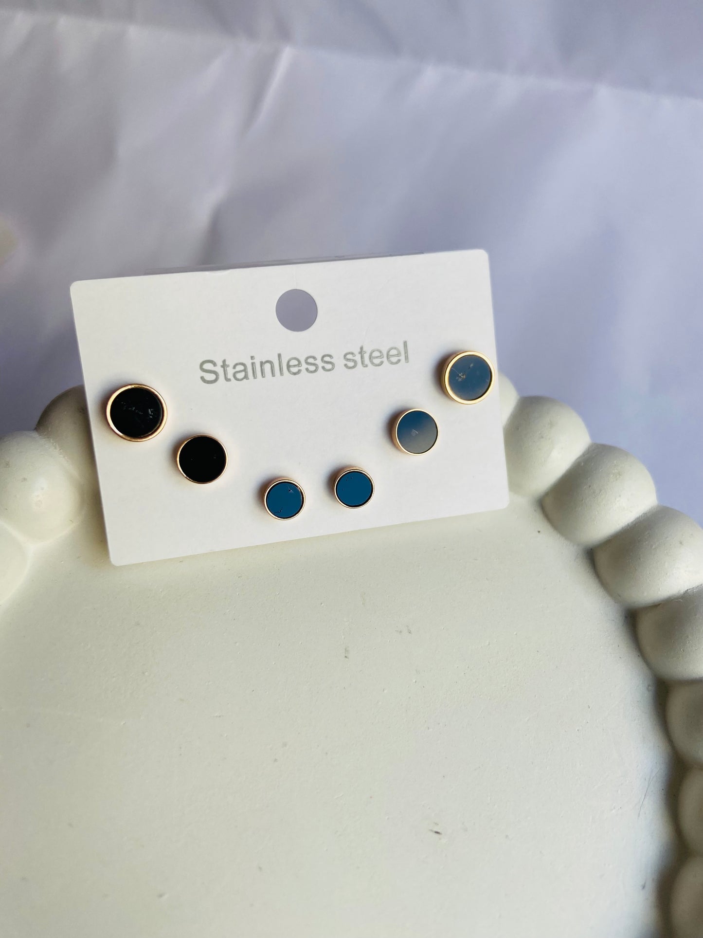 Anti tarnish shapey black stud earring (3pc)