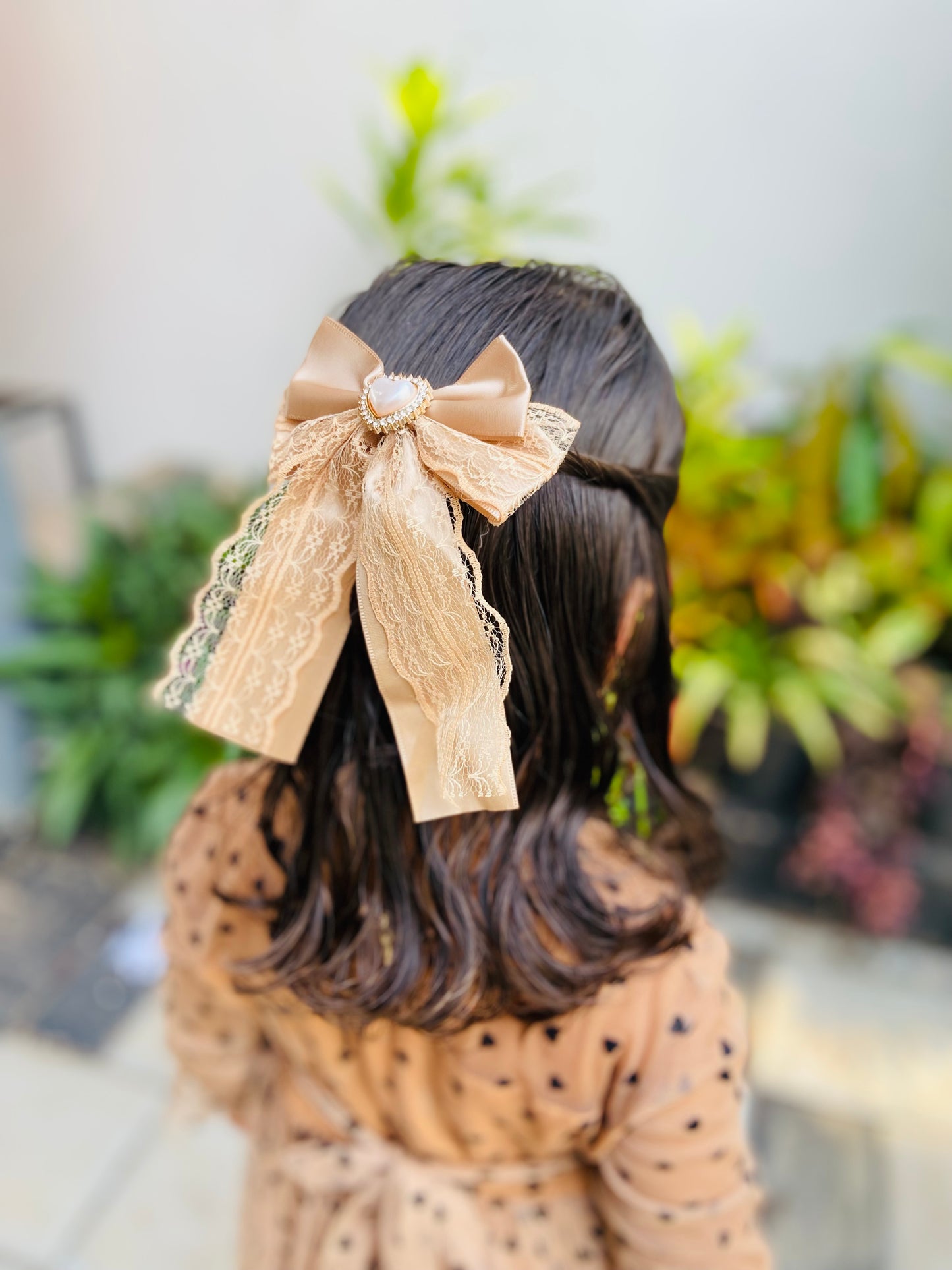 Kids down tail bow clip