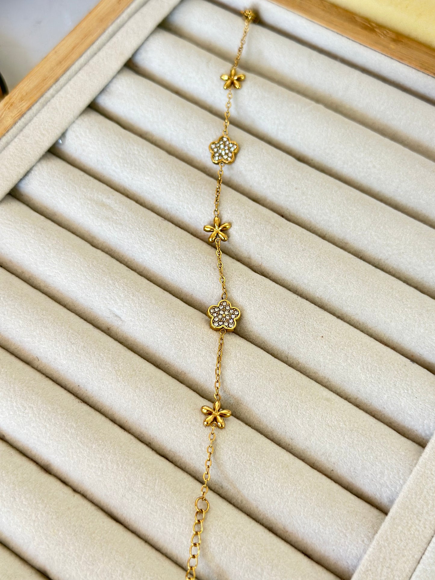 New anti tarnish floral stone cute bracelet