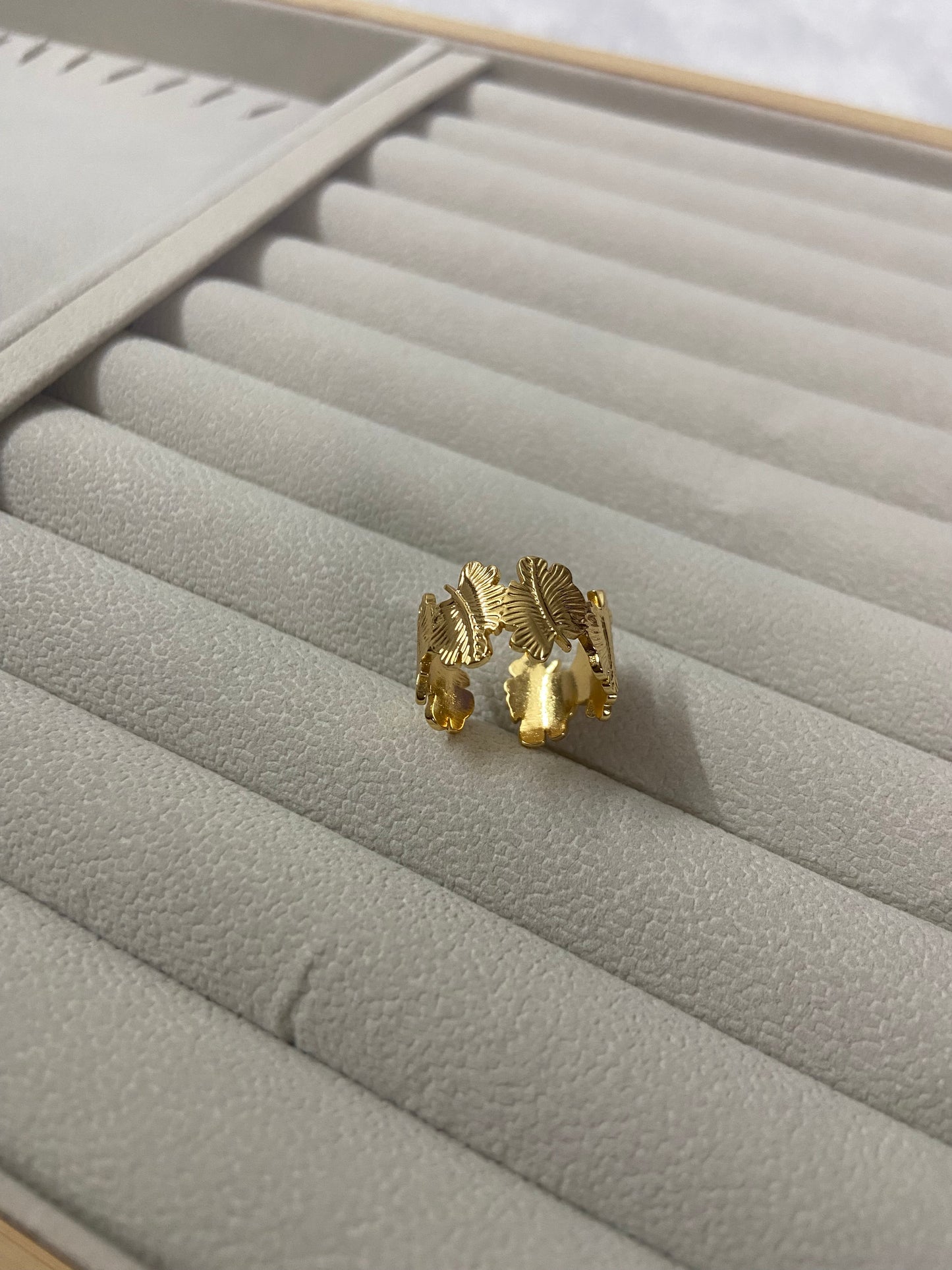 Anti tarnish leaf ring