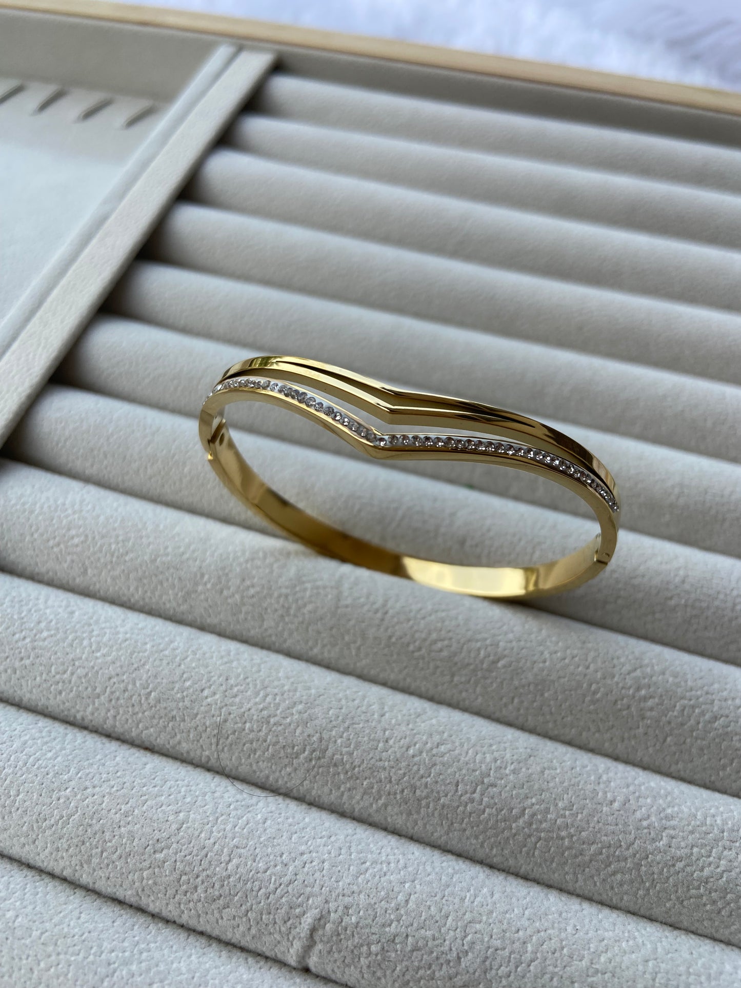 New anti tarnish v bangle