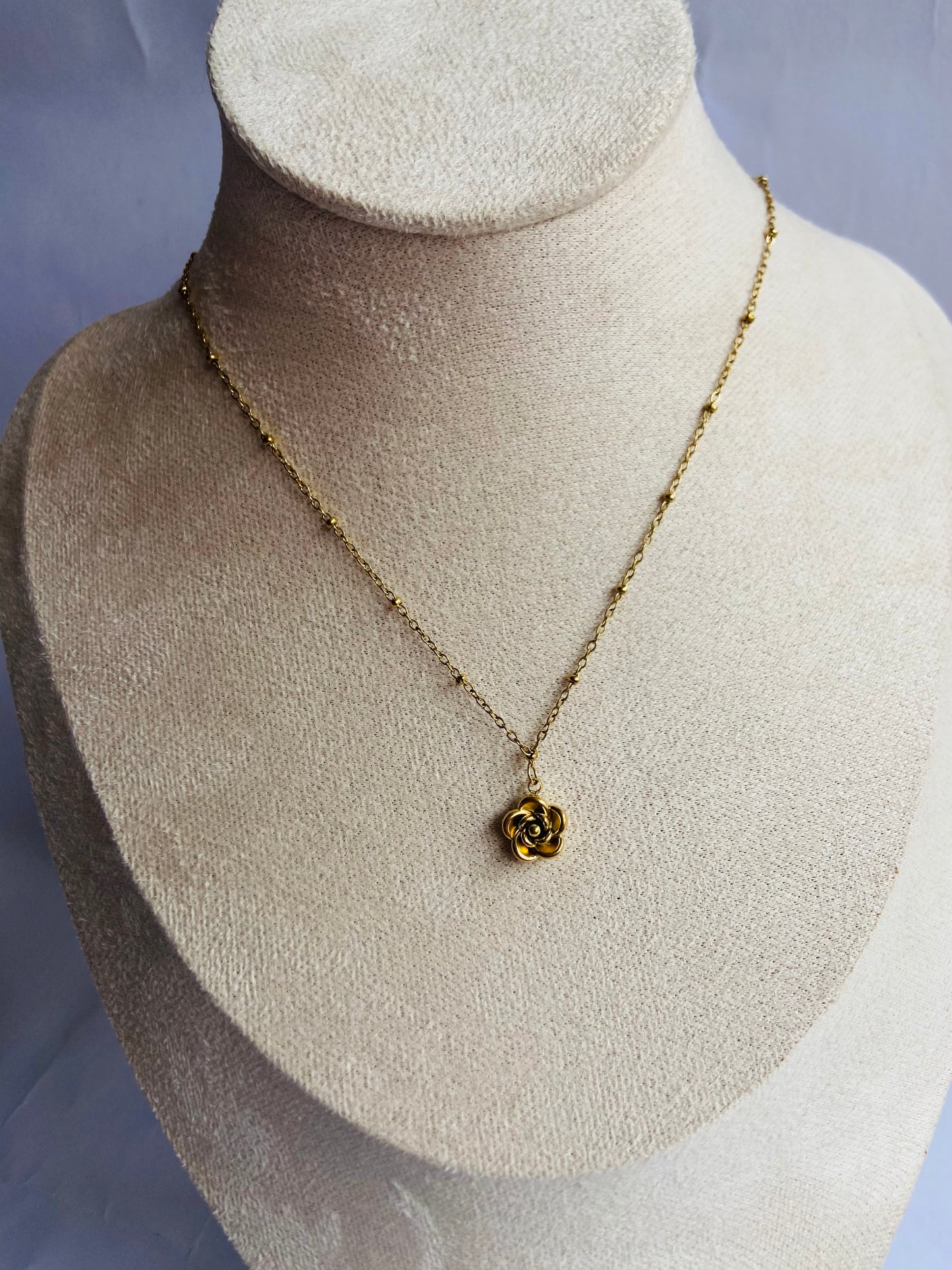Anti tarnish rosy pendant necklace
