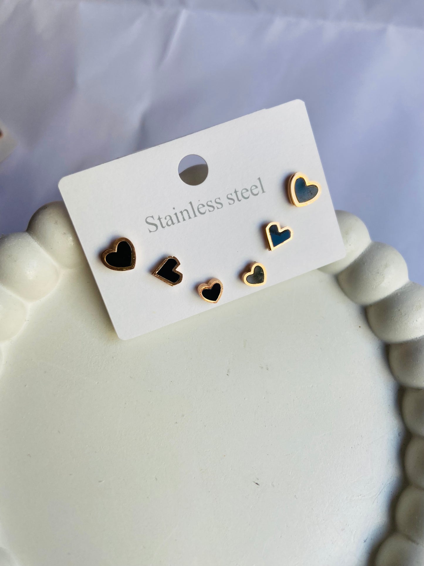 Anti tarnish shapey black stud earring (3pc)