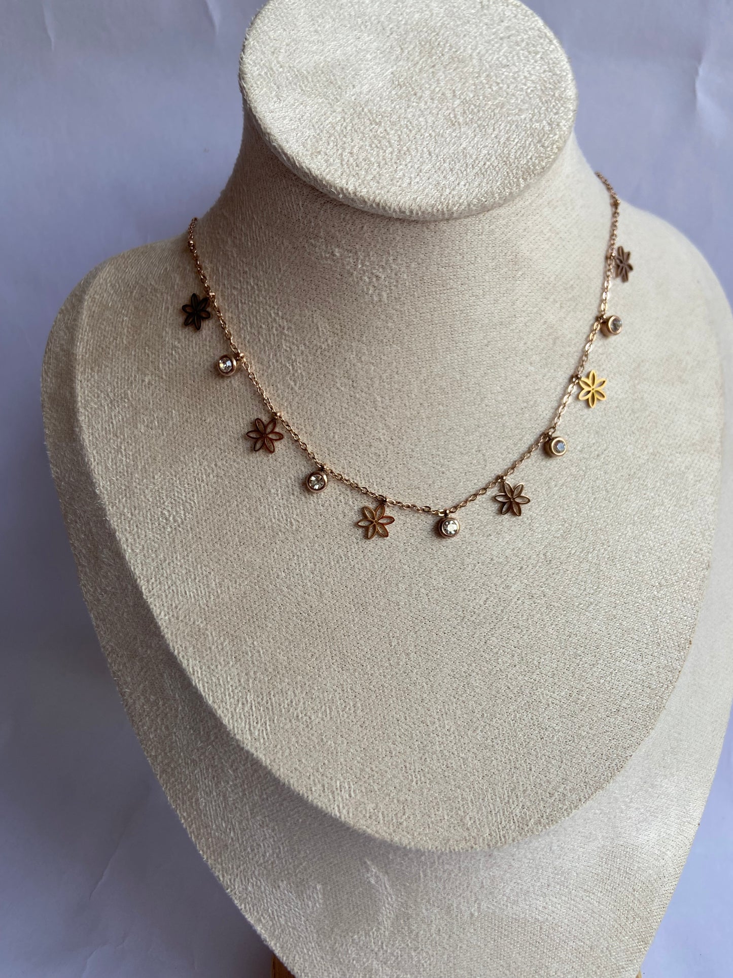 Anti tarnish rosegold flower charm hanging necklace