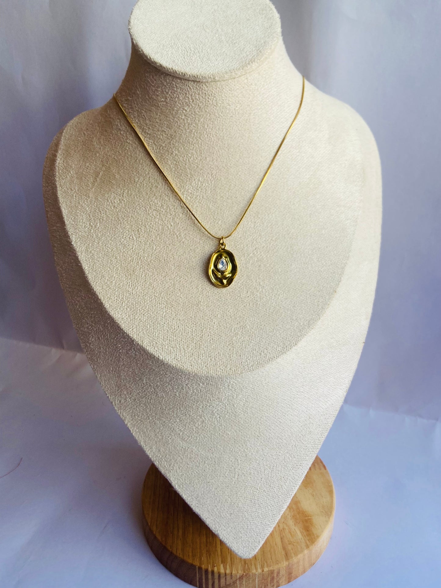 Anti tarnish rosy pendant necklace