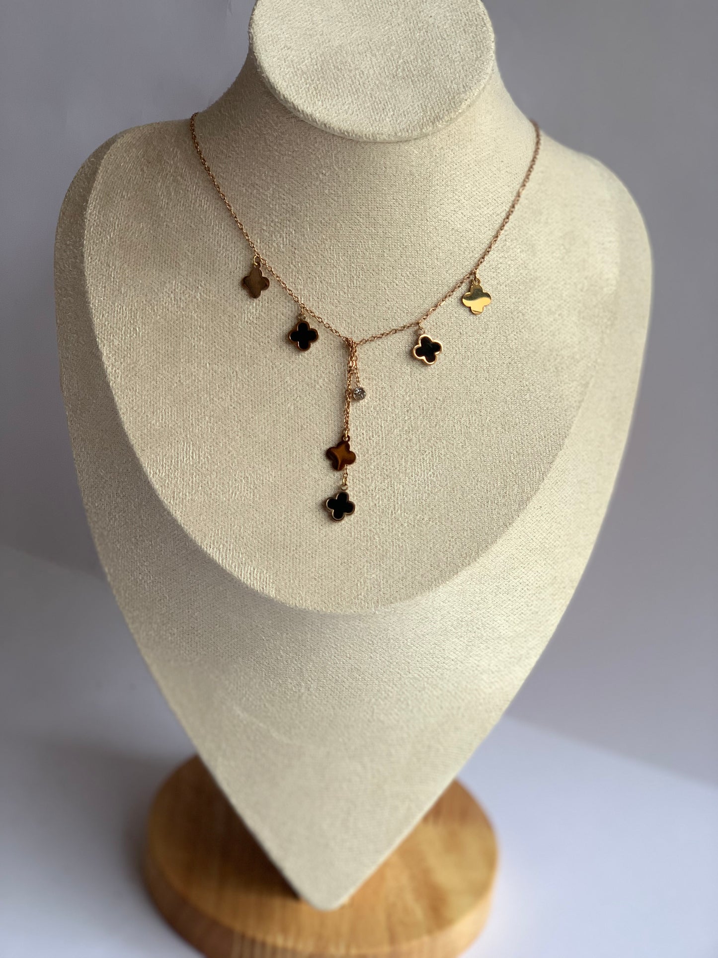 Anti tarnish clover hang necklace