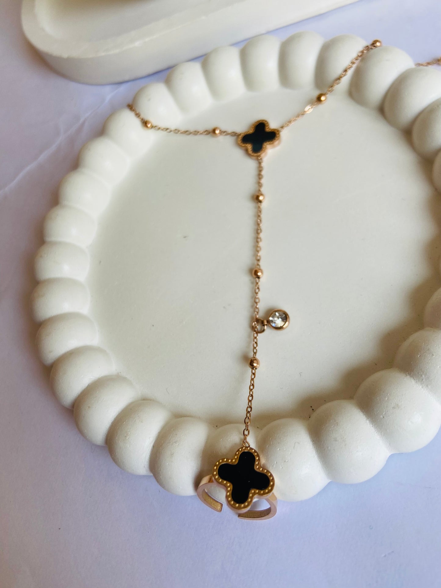 Anti tarnish hand bracelet clover