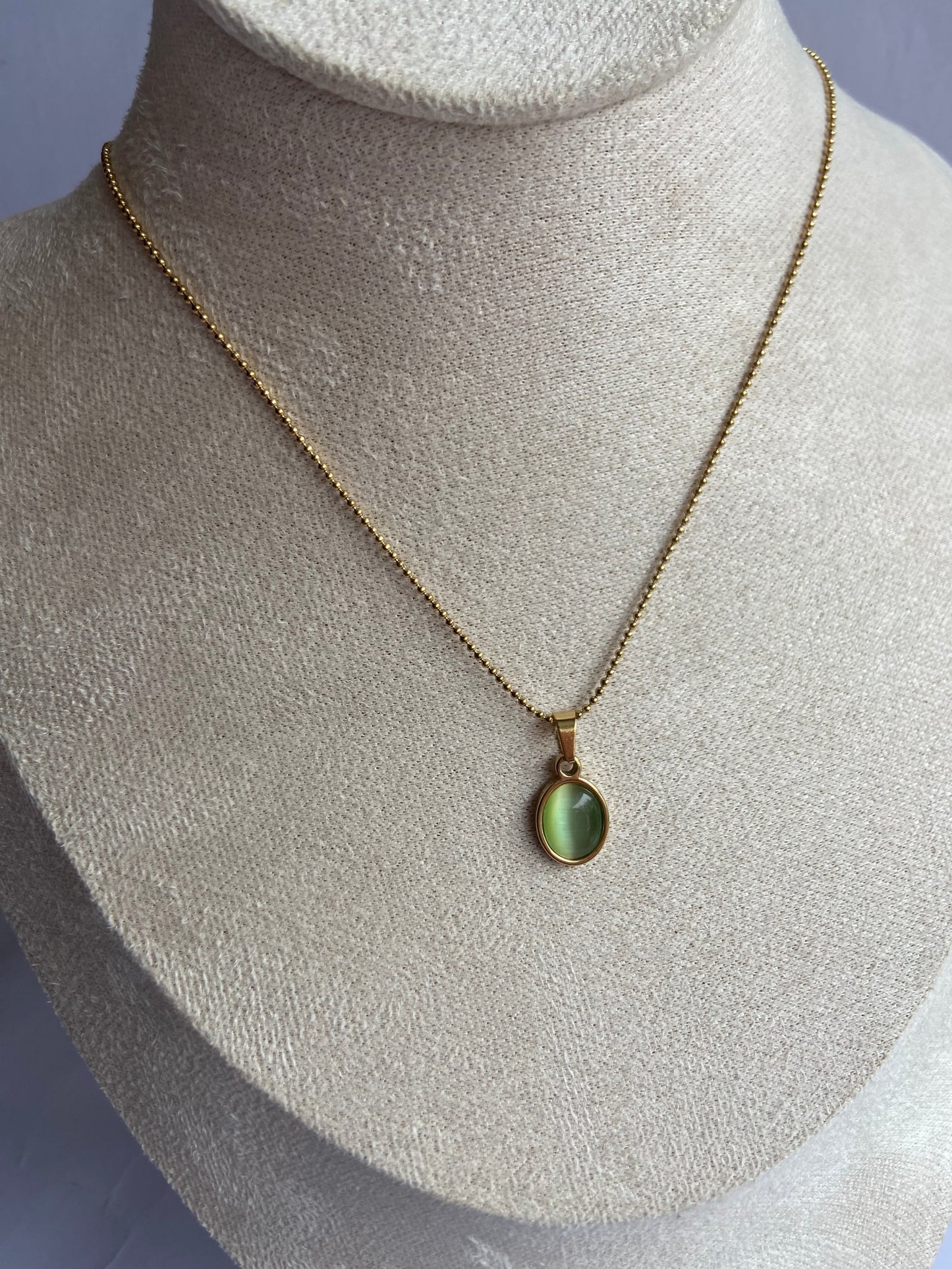 Anti tarnish green saphire necklace