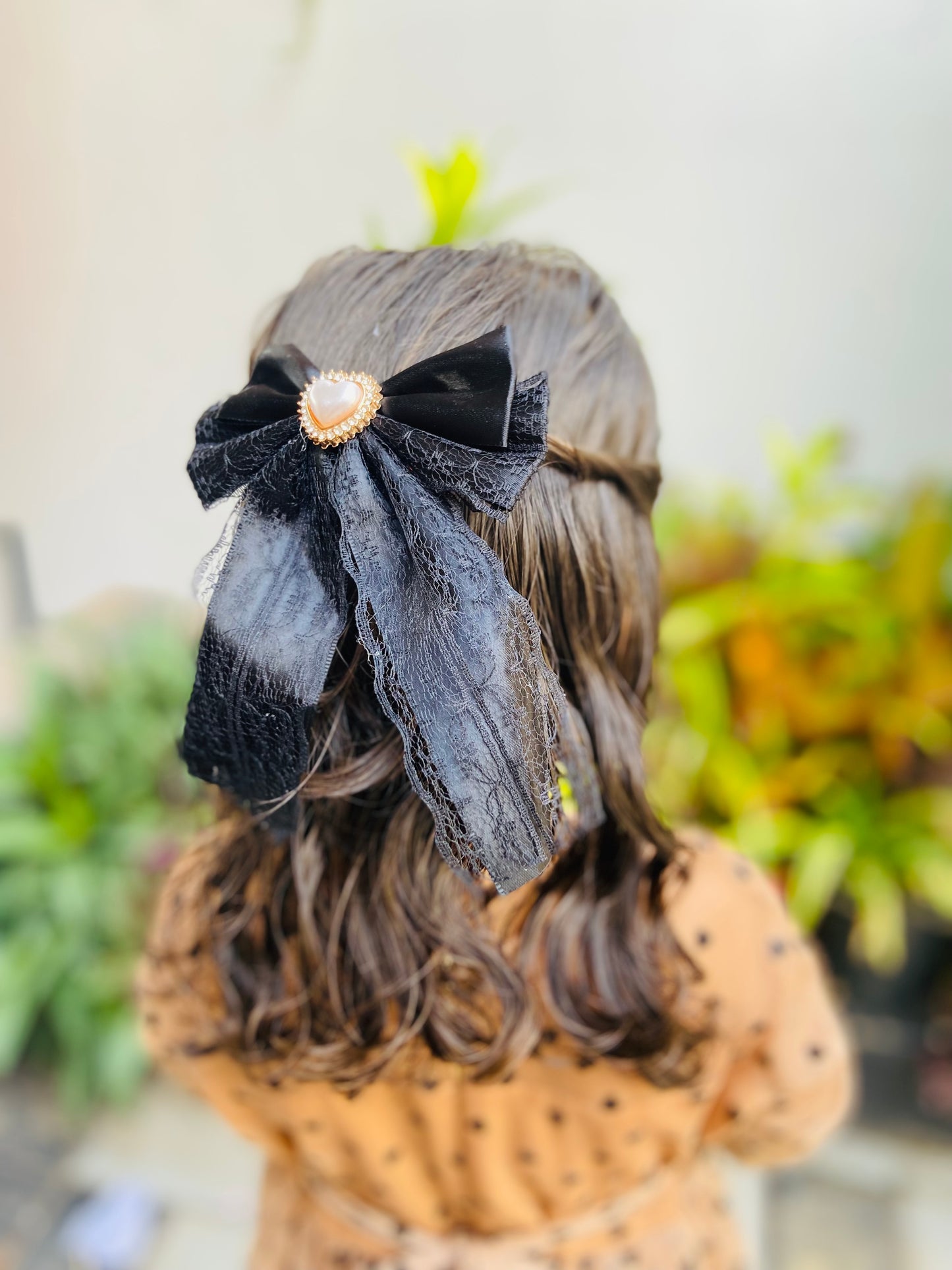 Kids down tail bow clip