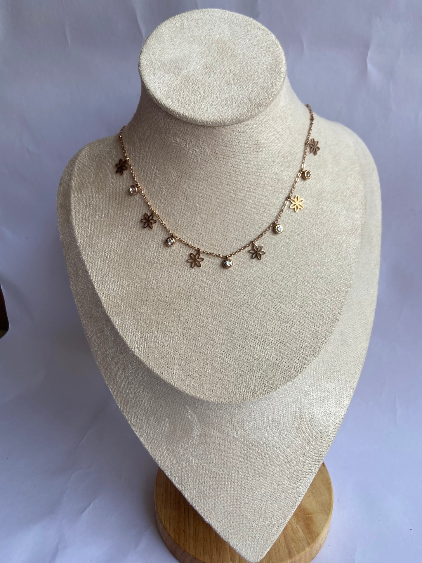 Anti tarnish rosegold flower charm hanging necklace
