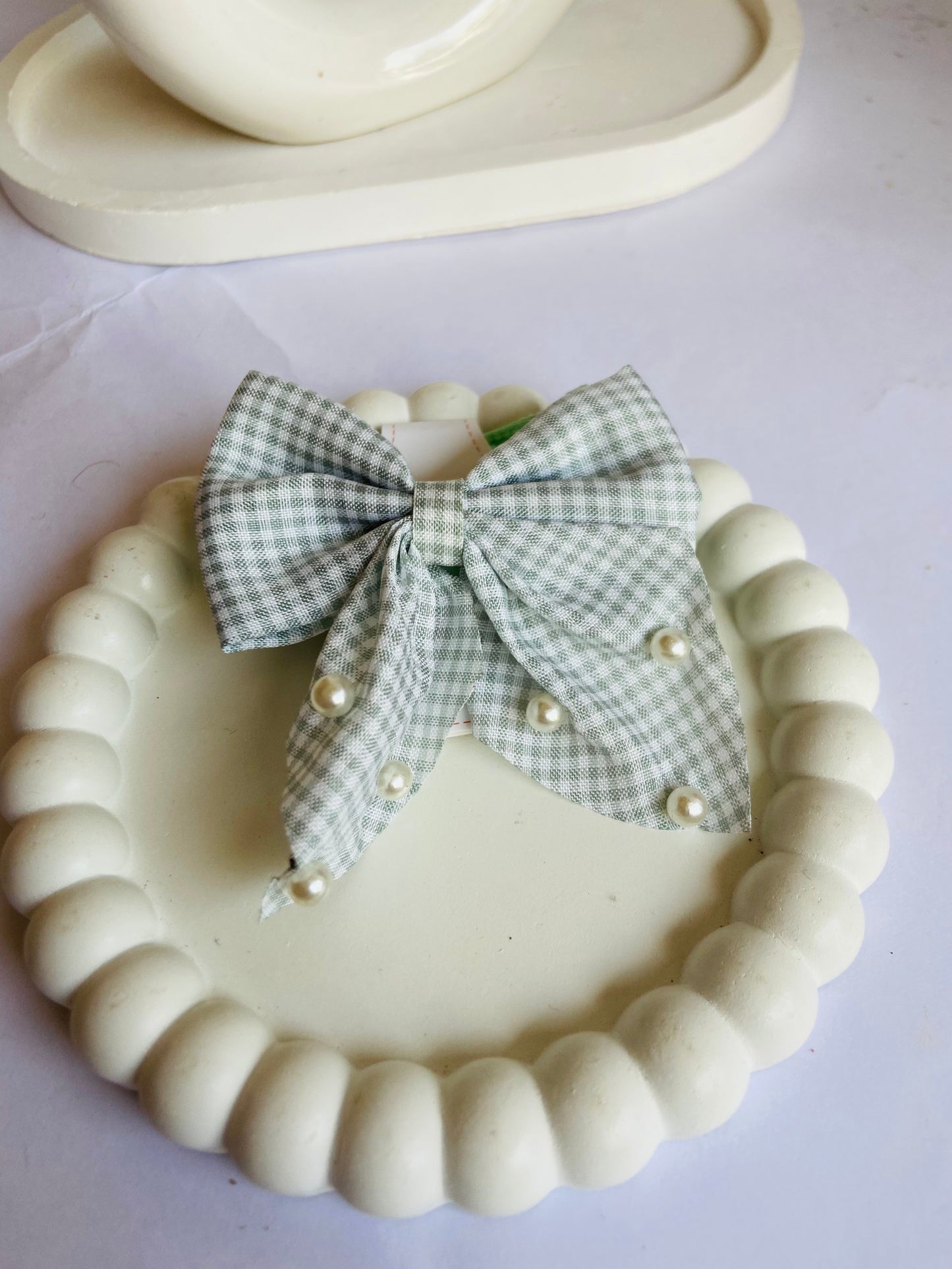 Hair tie bow with pearl