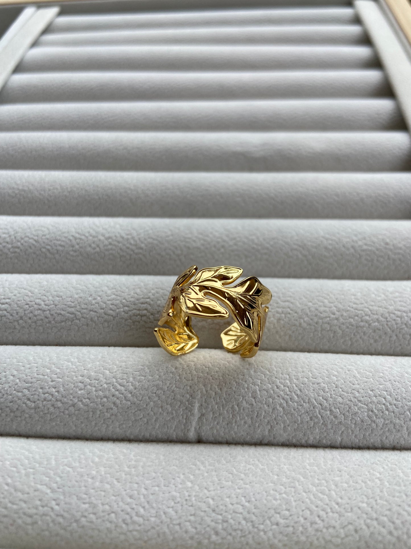 Anti tarnish leafy ring