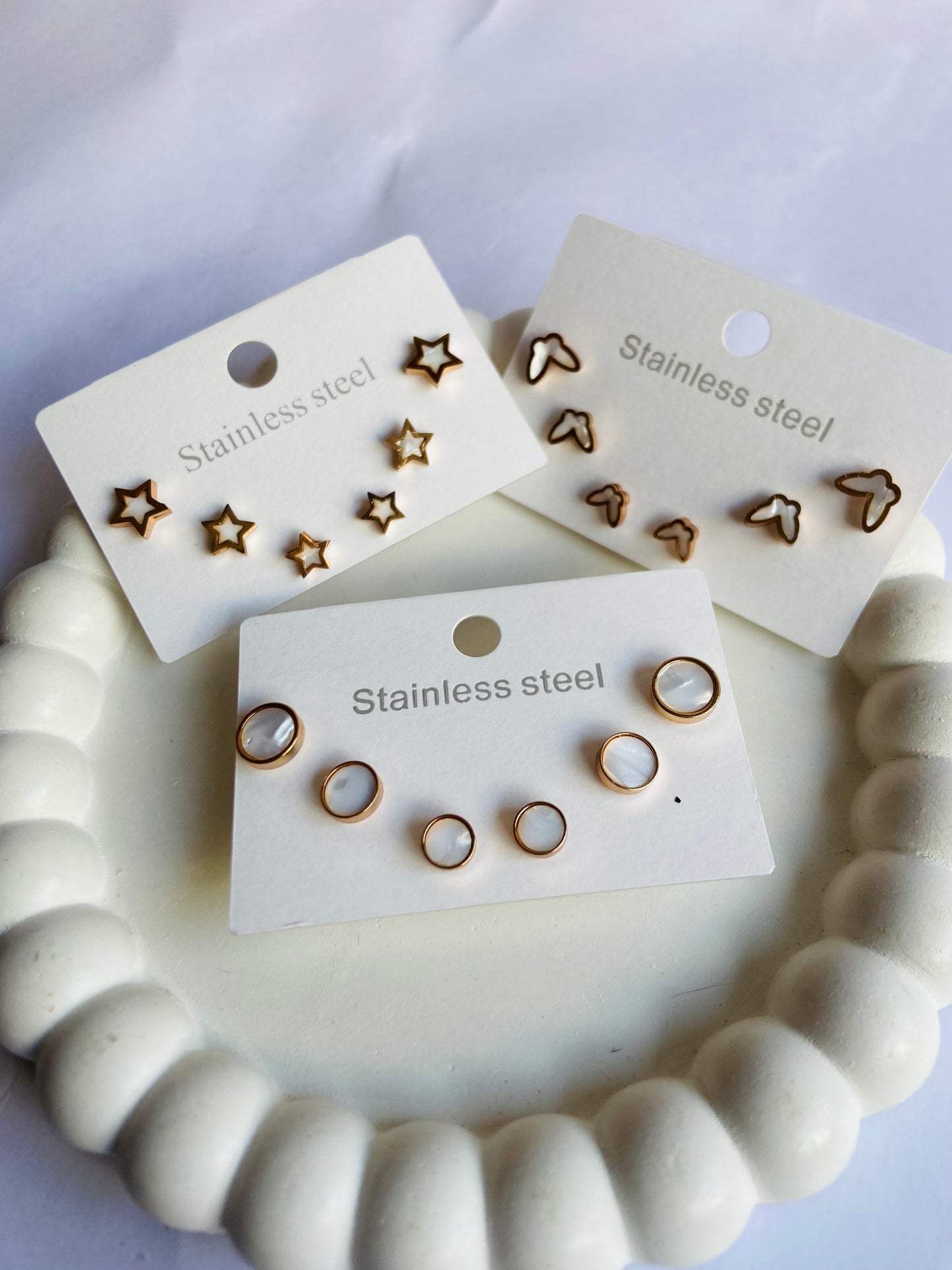 Anti tarnish shapey white stud earring (3pc)