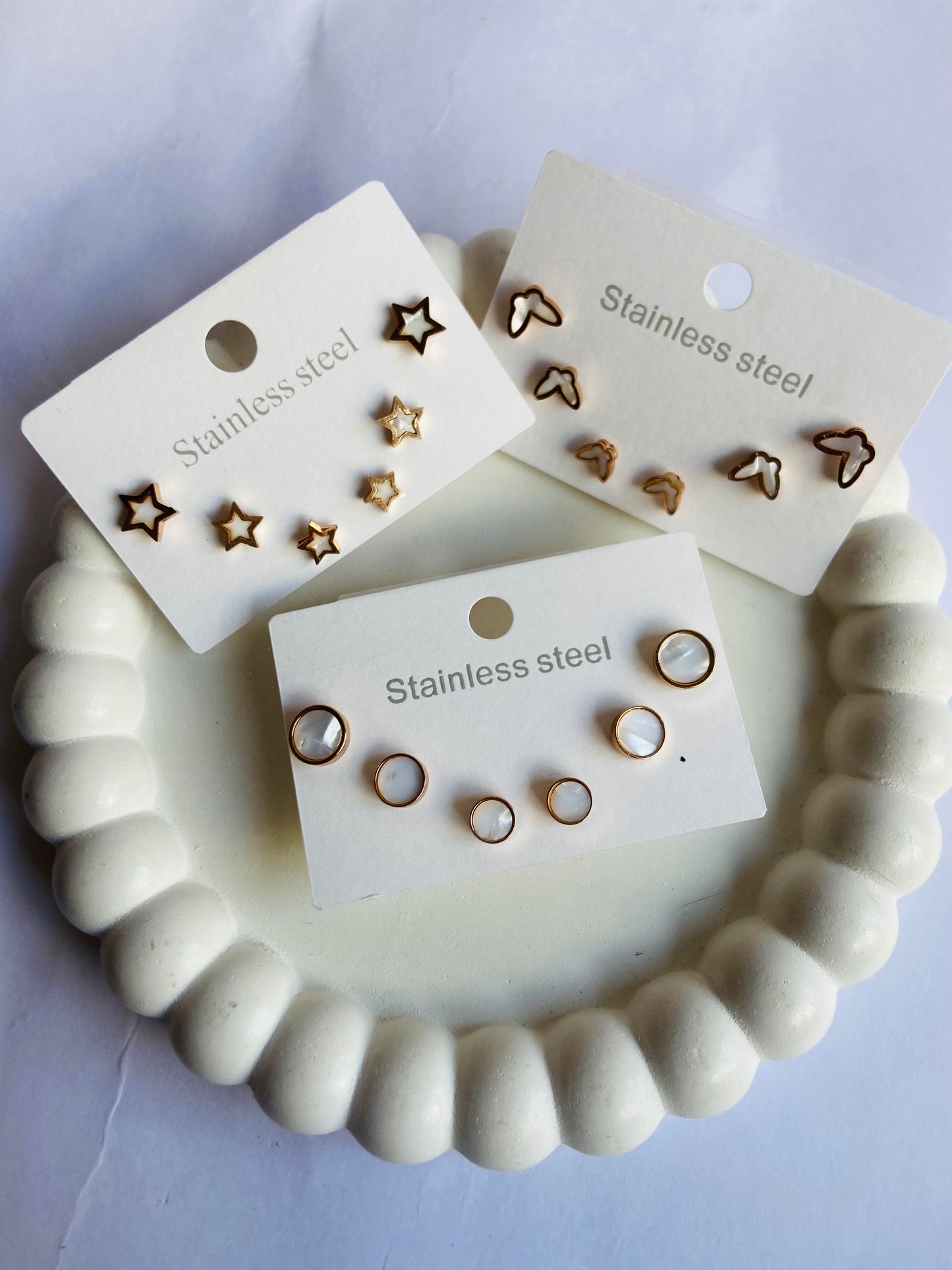 Anti tarnish shapey white stud earring (3pc)