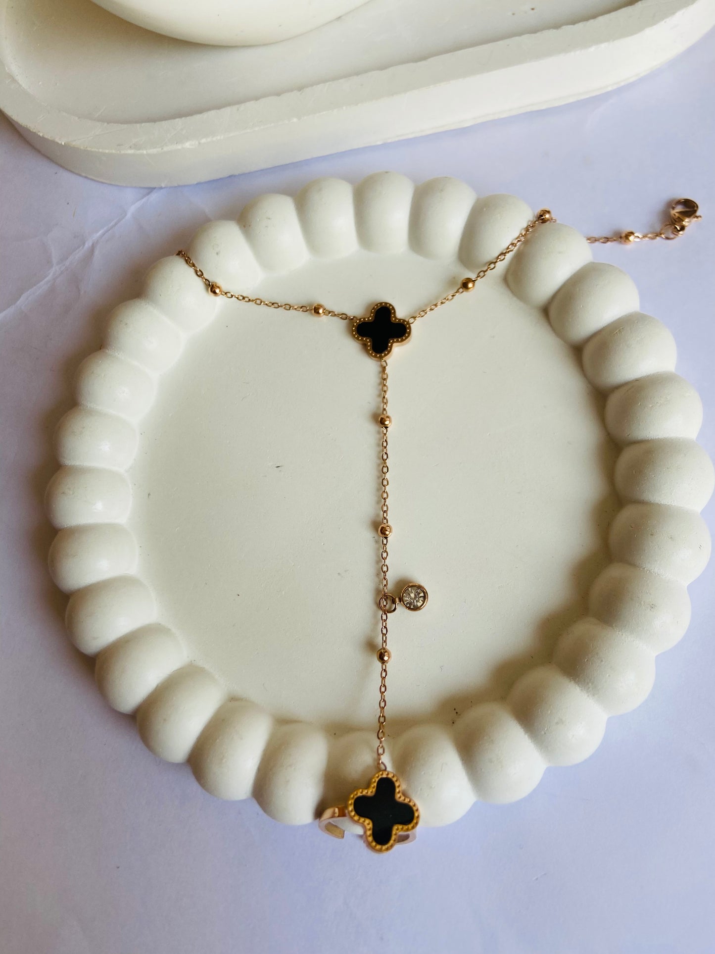 Anti tarnish hand bracelet clover