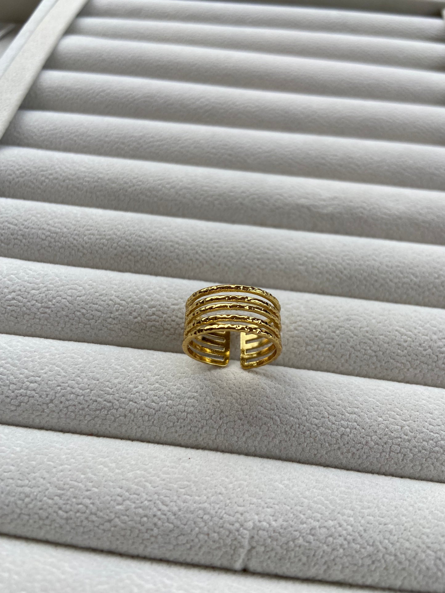 Anti tarnish spring ring