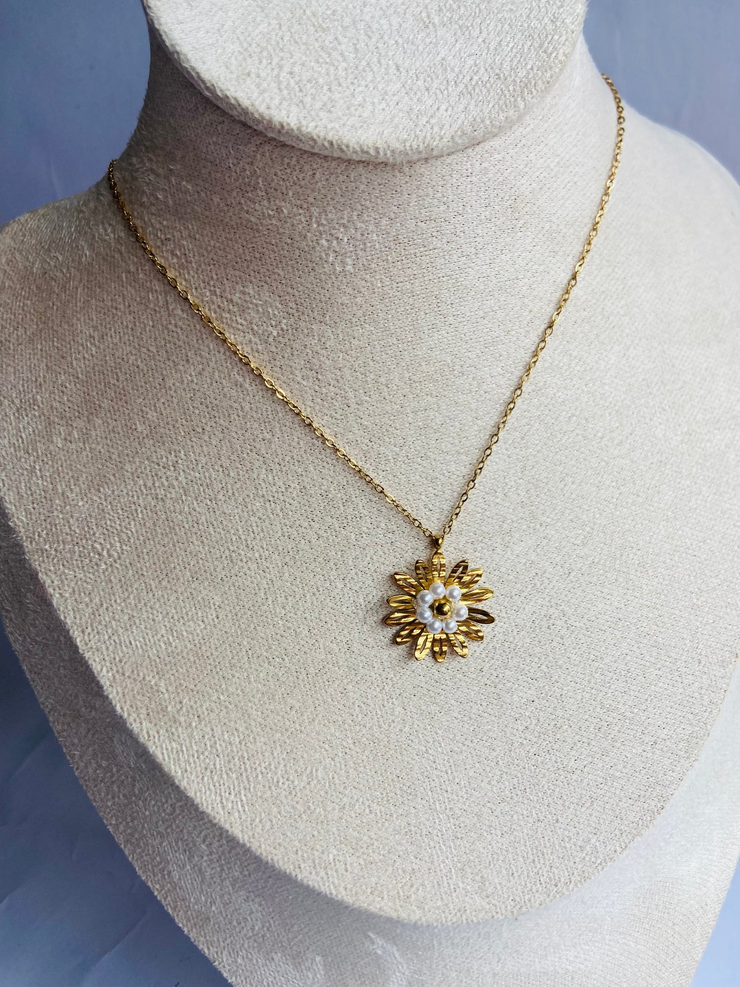 Anti tarnish sunflower necklace