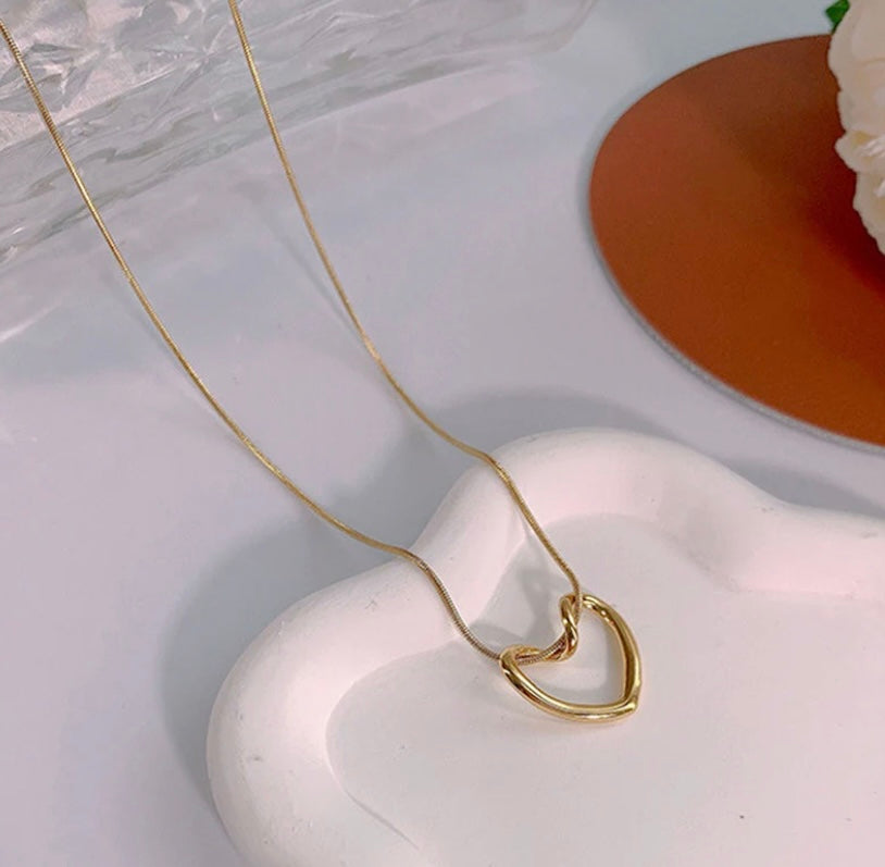 Anti tarnish New open heart necklace