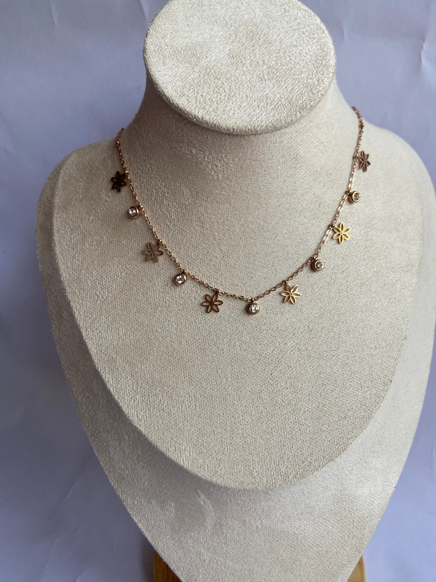 Anti tarnish rosegold flower charm hanging necklace