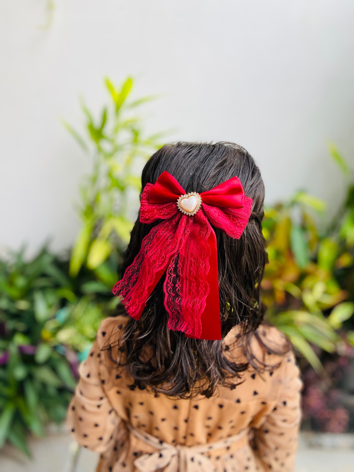 Kids down tail bow clip