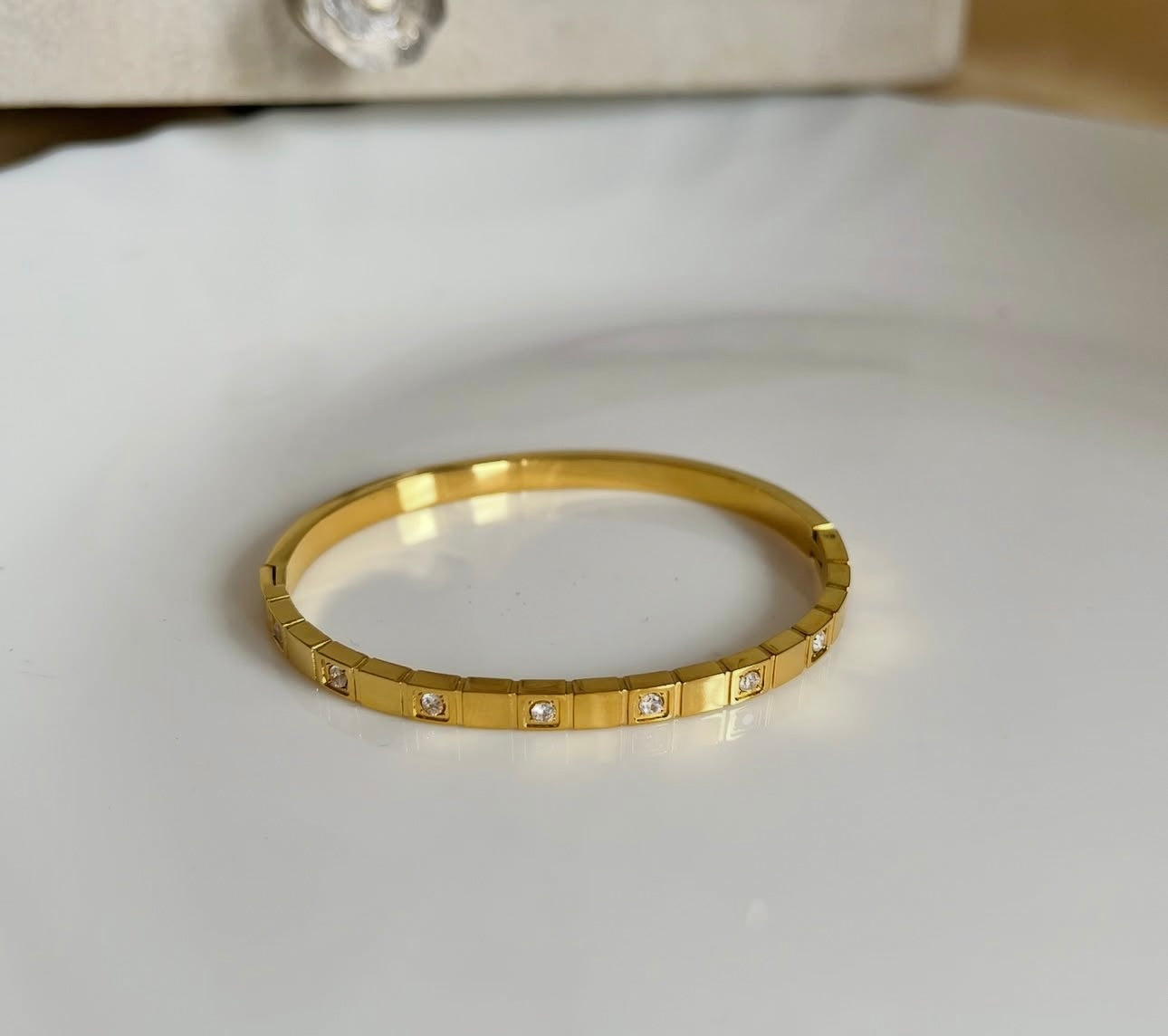 Anti tarnish glori stone bangle