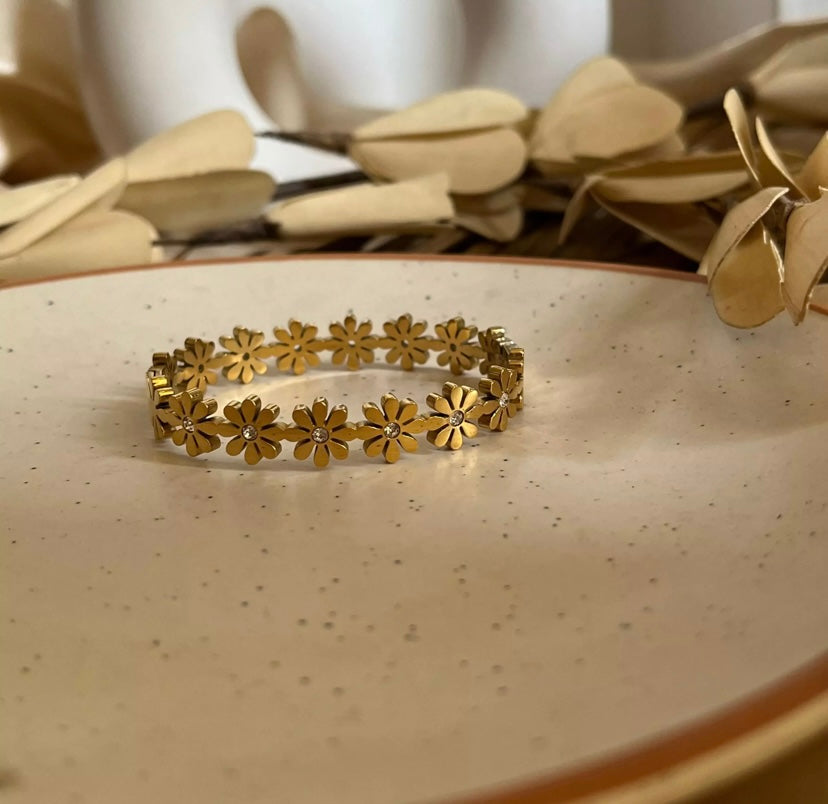 Anti tarnish flower wrist bangle