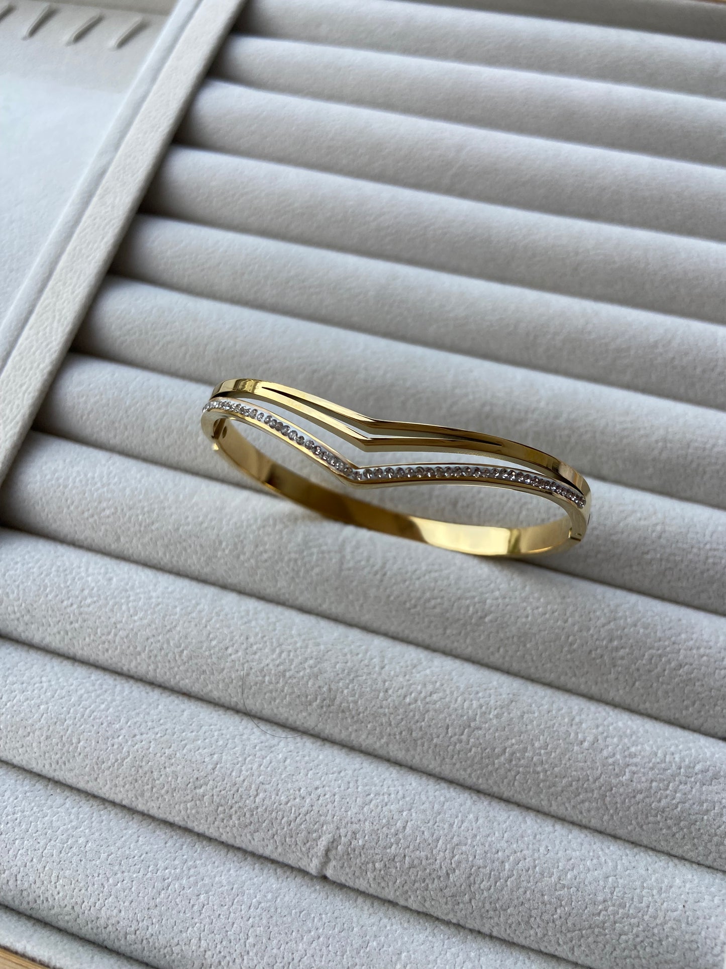 New anti tarnish v bangle