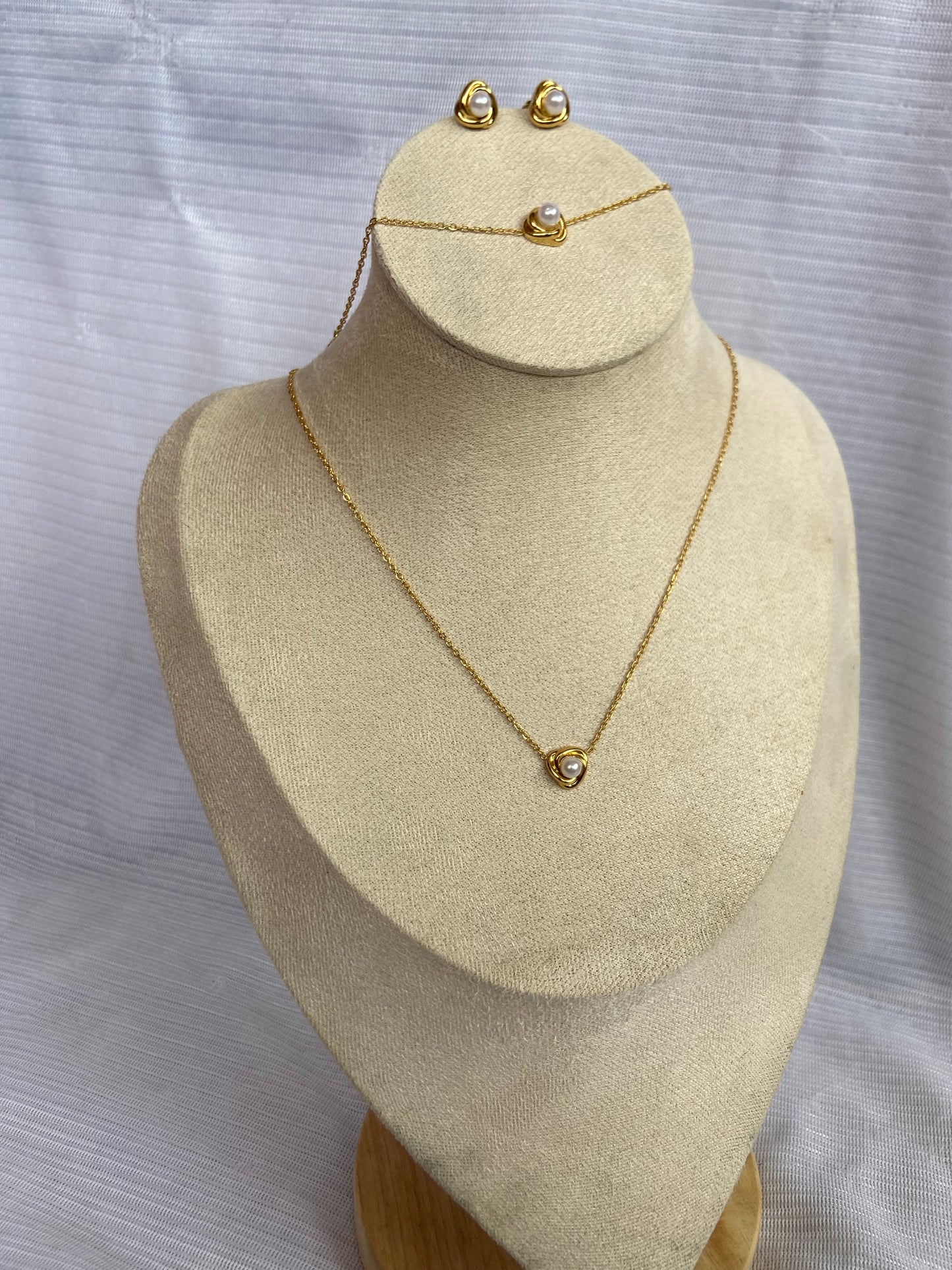 Anti tarnish pearl set combo (necklace,bracelet and earring)