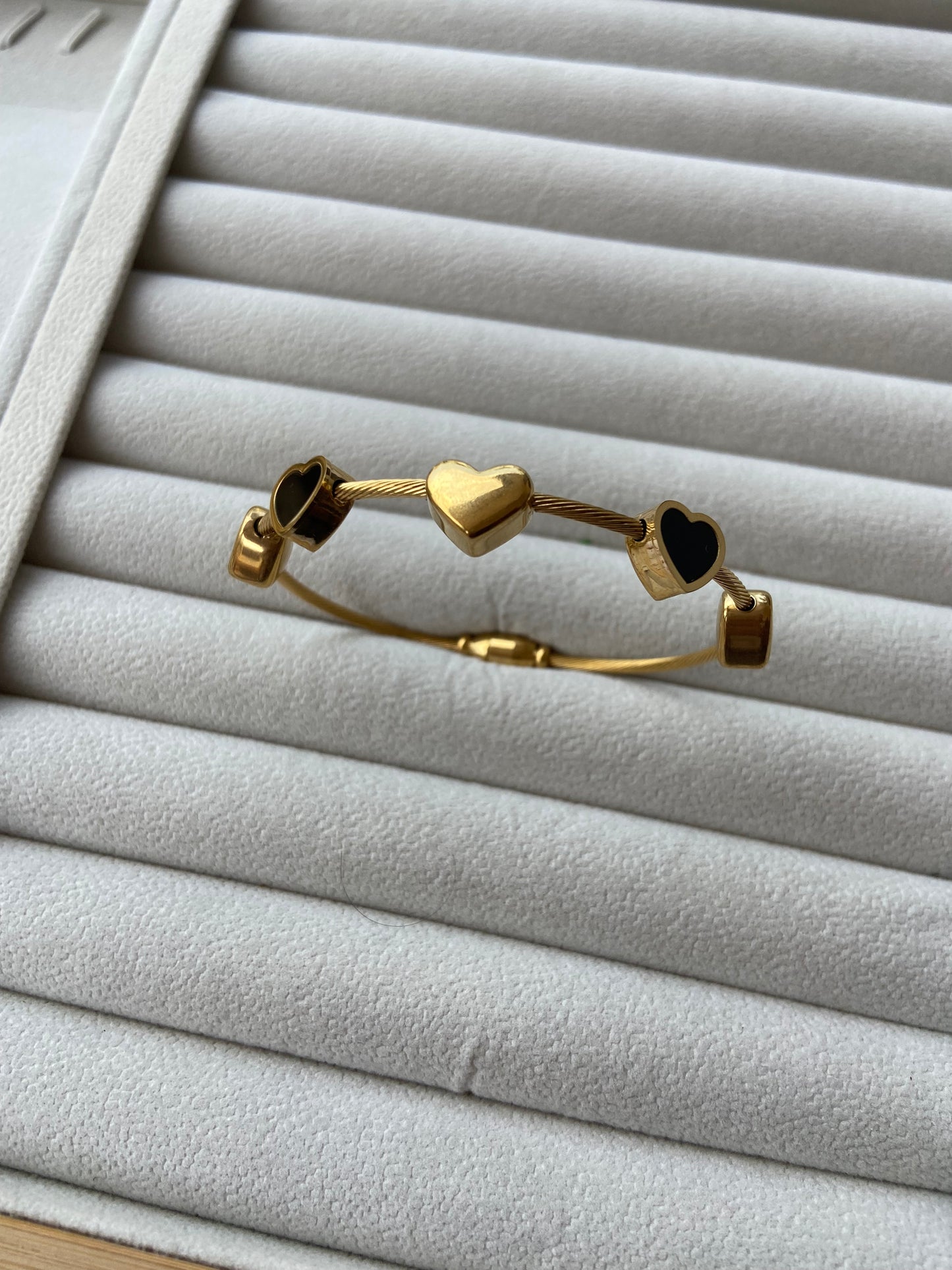 New anti tarnish heart magnet bangle