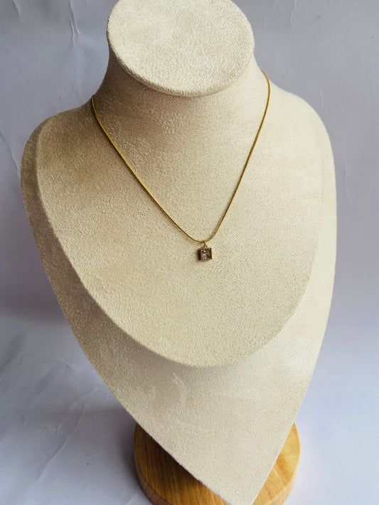 Anti tarnish white saphire necklace
