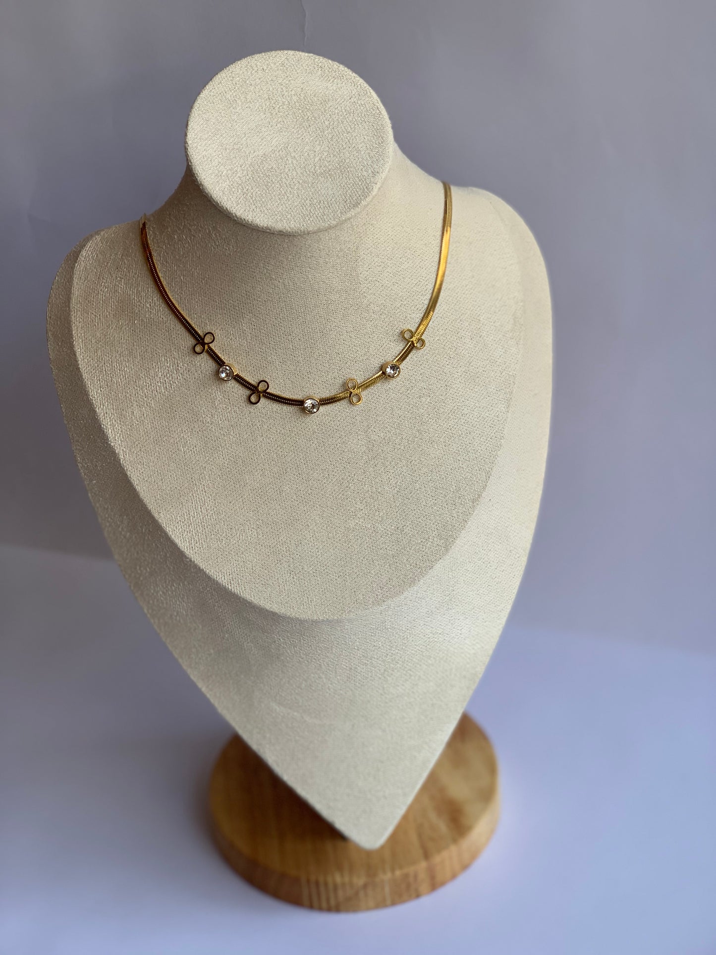 Anti tarnish snake flora necklace
