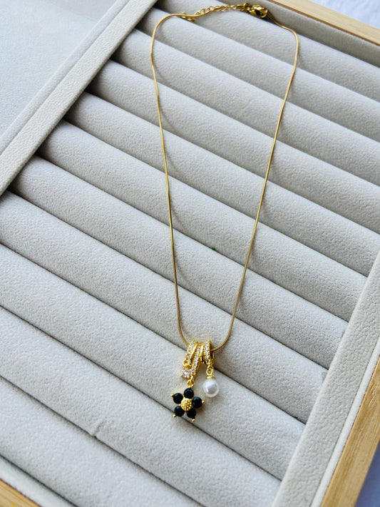 New anti tarnish black flower necklace