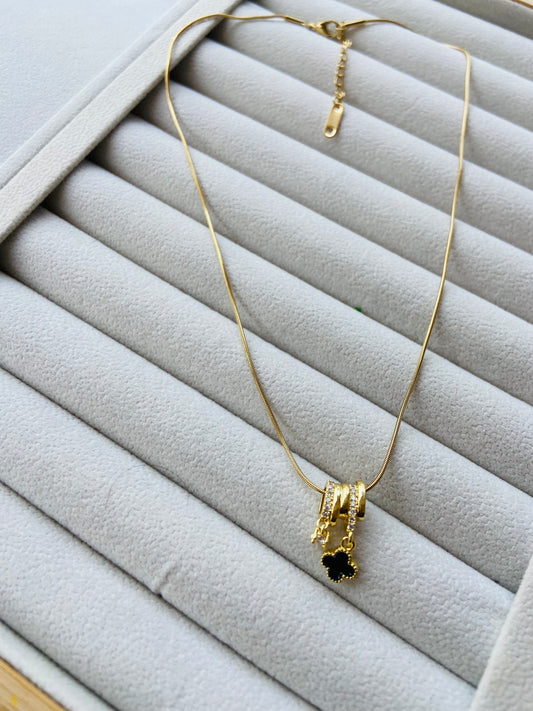 New anti tarnish clover vein necklace