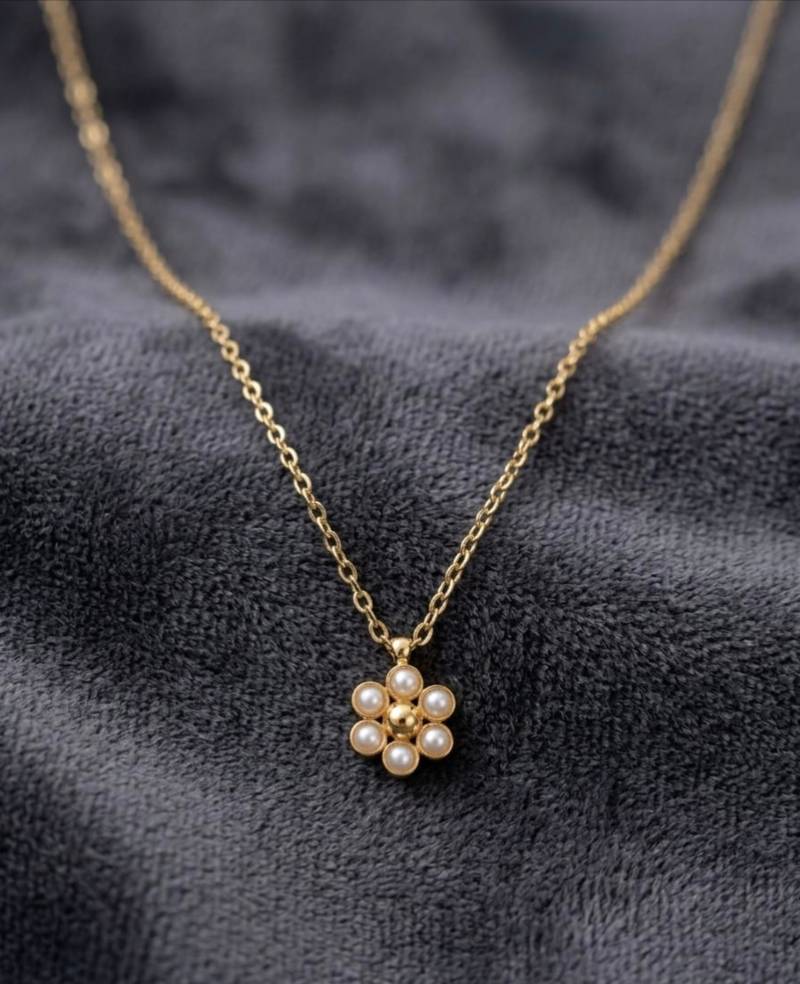Anti tarnish tiny floral pearl necklace