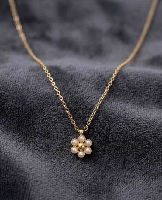 Anti tarnish tiny floral pearl necklace