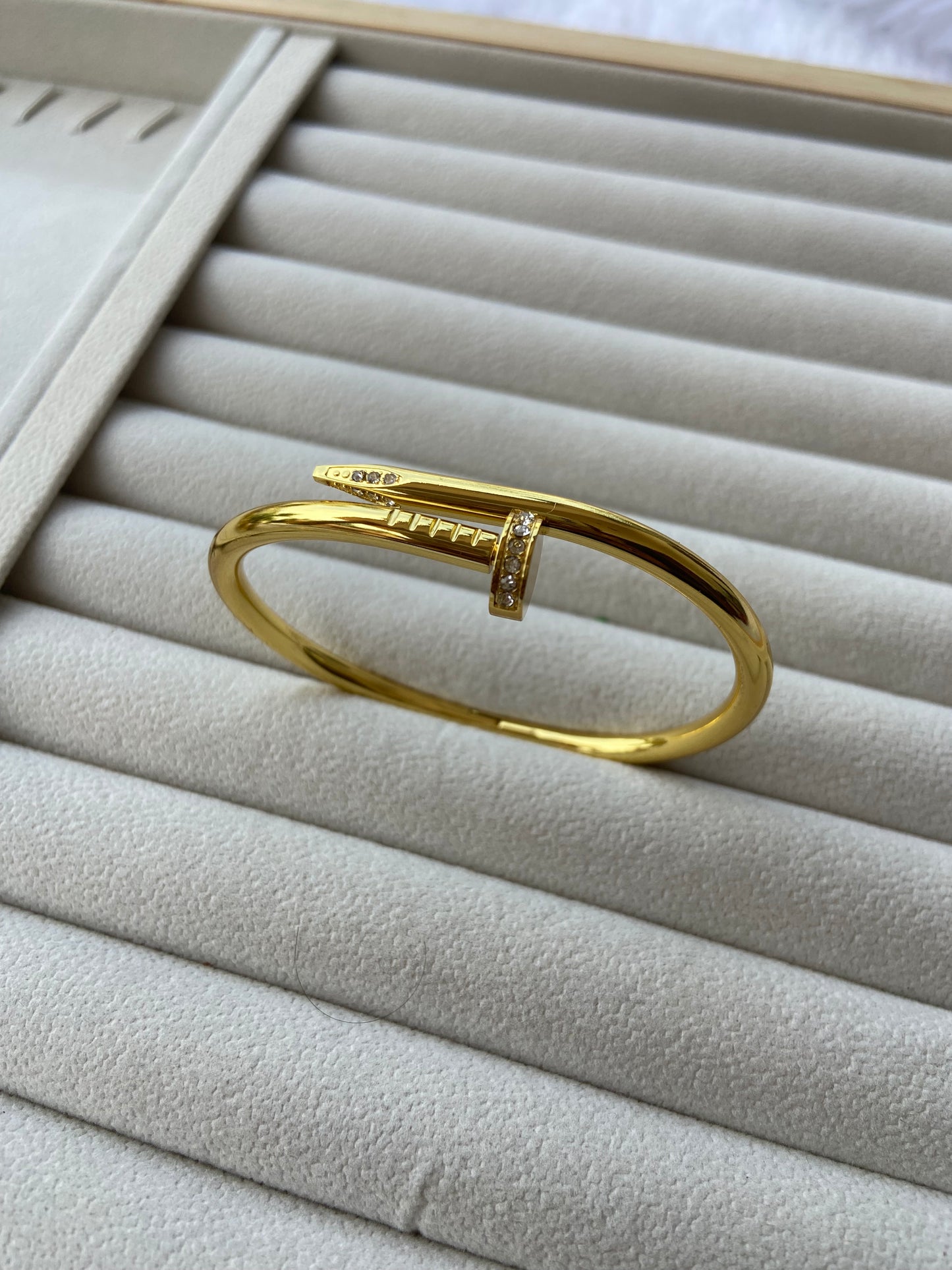 Anti tarnish nail stone bangle