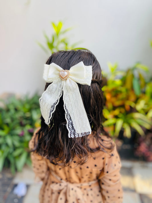 Kids down tail bow clip