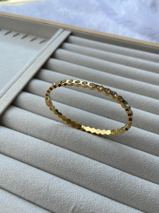 Anti tarnish sillvi stone bangle