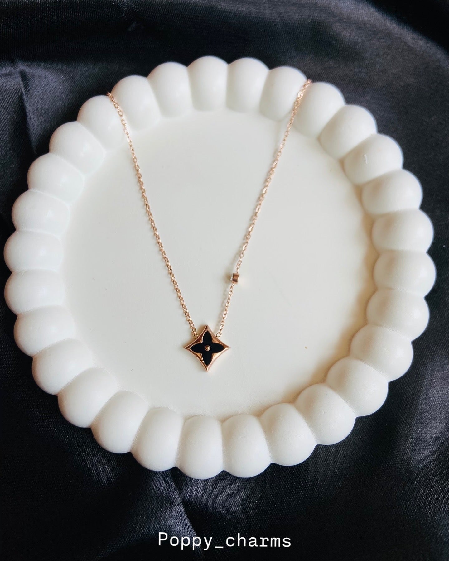 Anti tarnish diamond pendant necklace