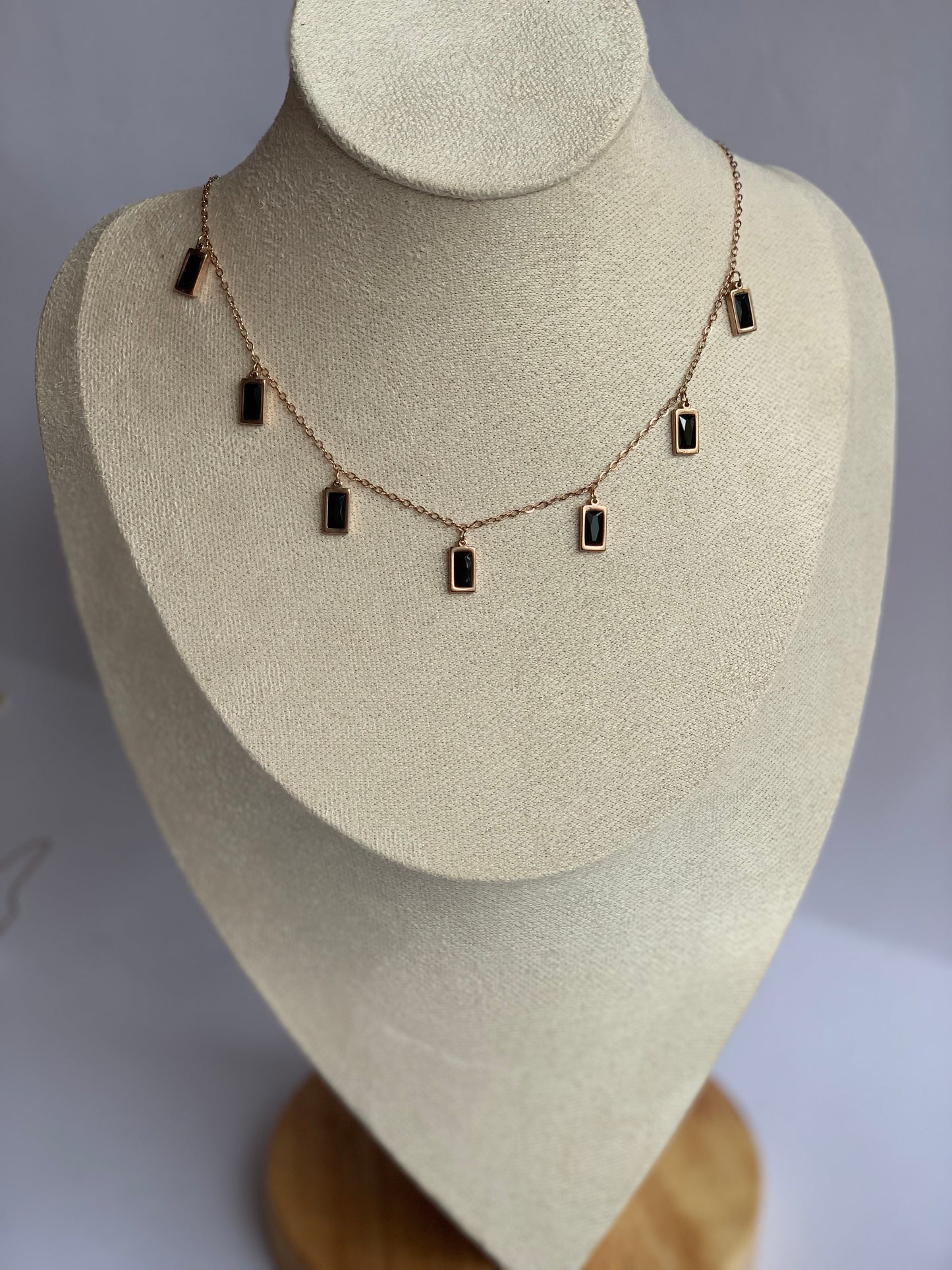 Anti tarnish black hanging necklace