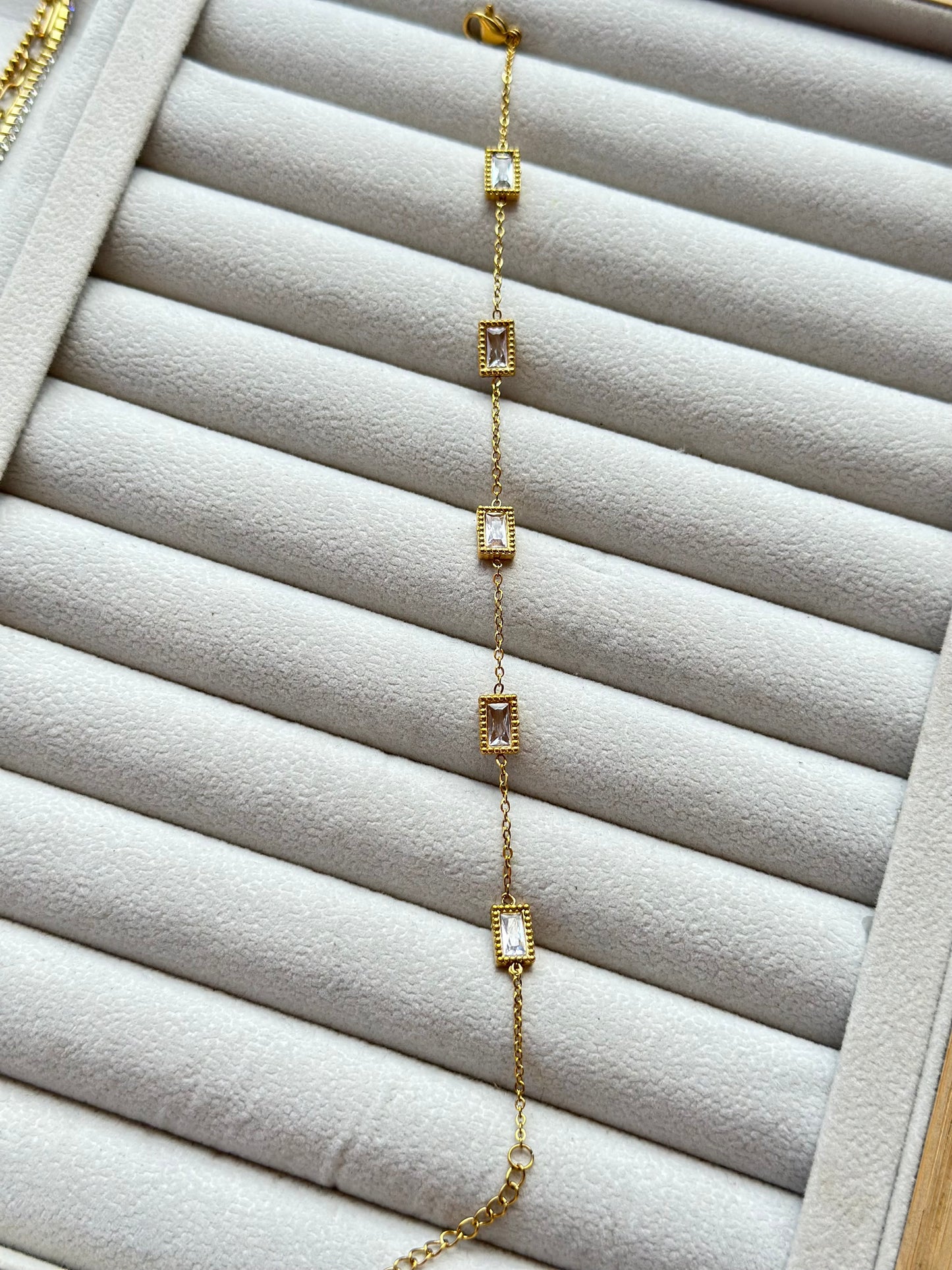 Anti tarnish box stone bracelet white