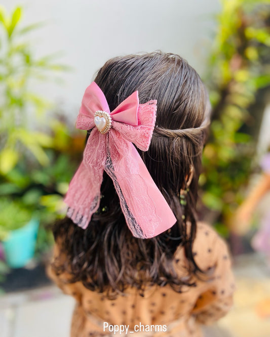 Kids down tail bow clip