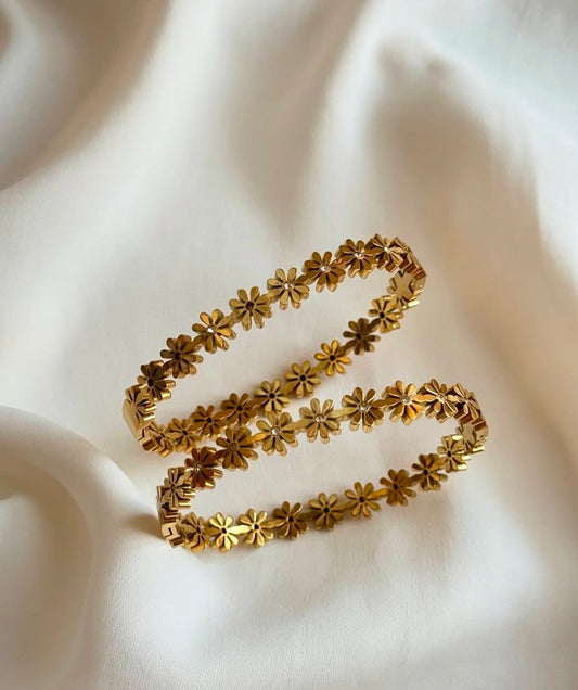 Anti tarnish flower wrist bangle