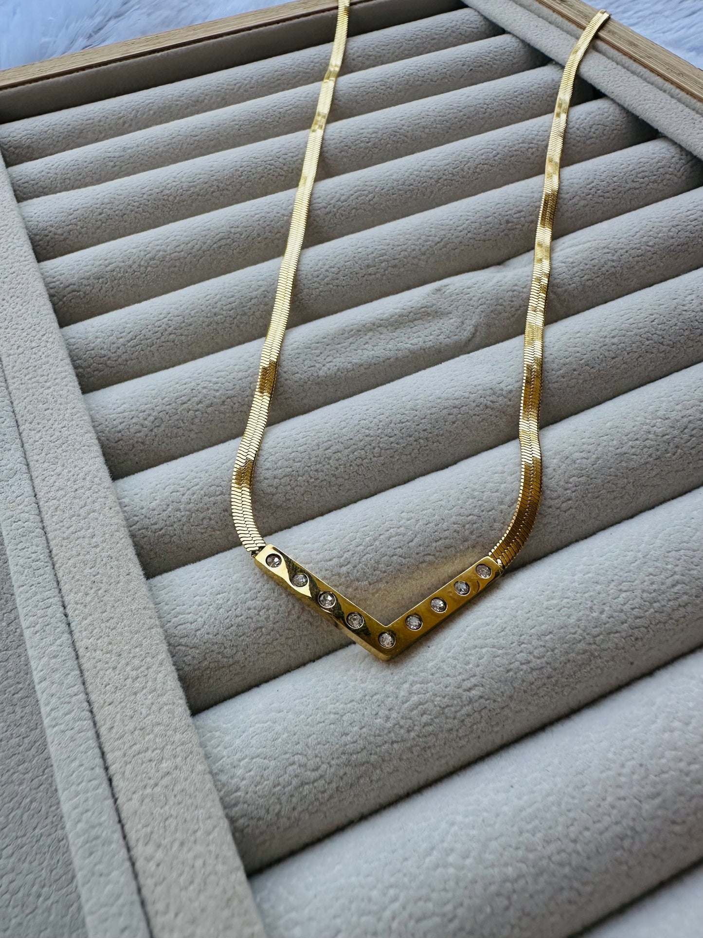 New anti tarnish v snake necklace