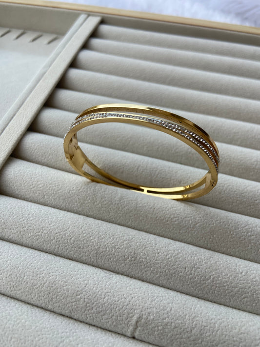 Anti tarnish layered stone bangle