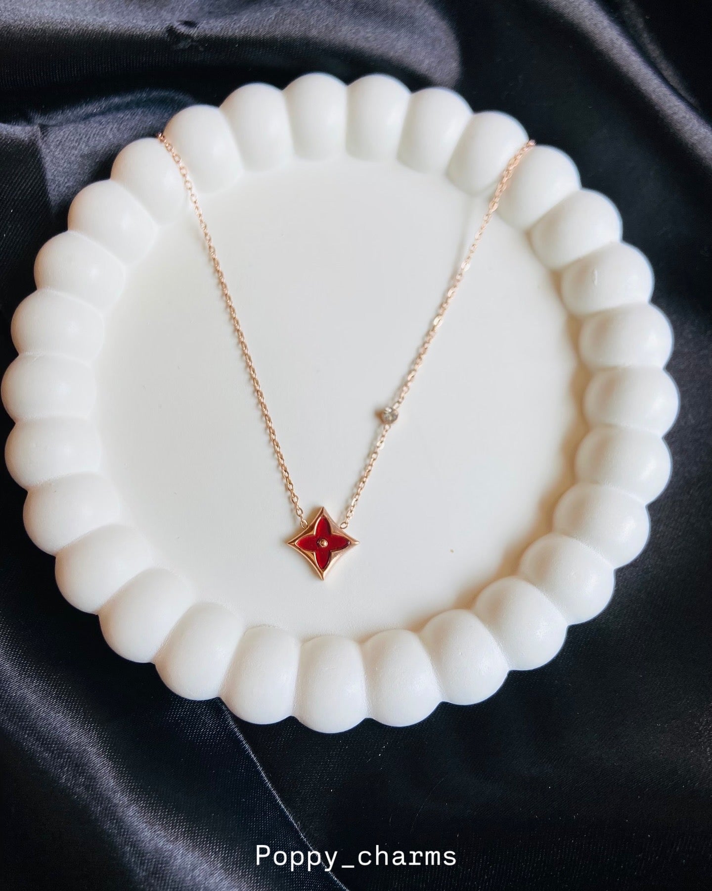 Anti tarnish diamond pendant necklace