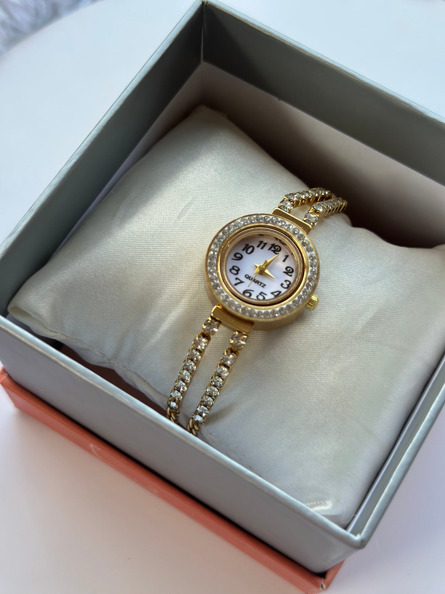 Anti tarnish stainless steel vintage stone watch