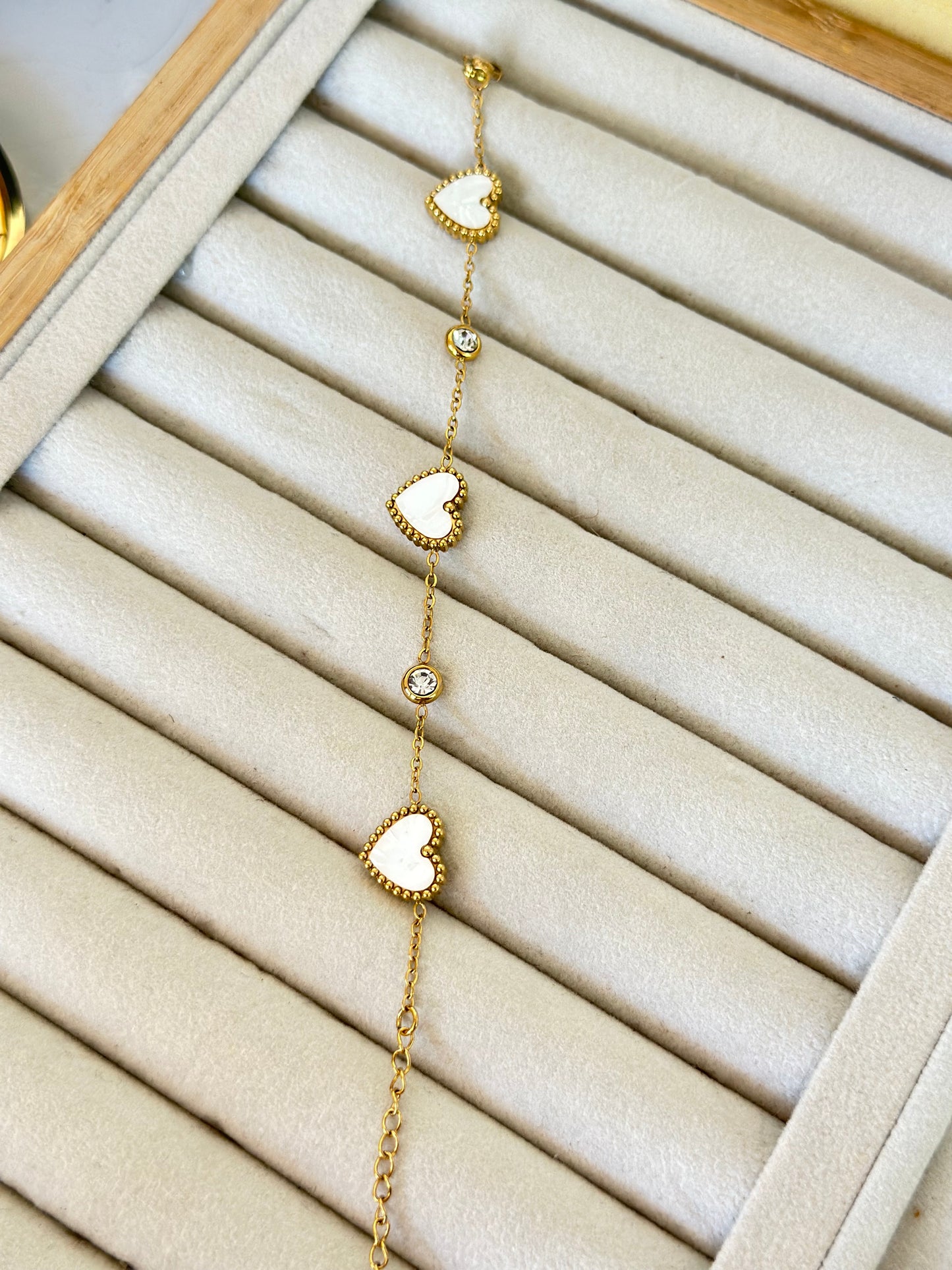 Anti tarnish two sided heart bracelet