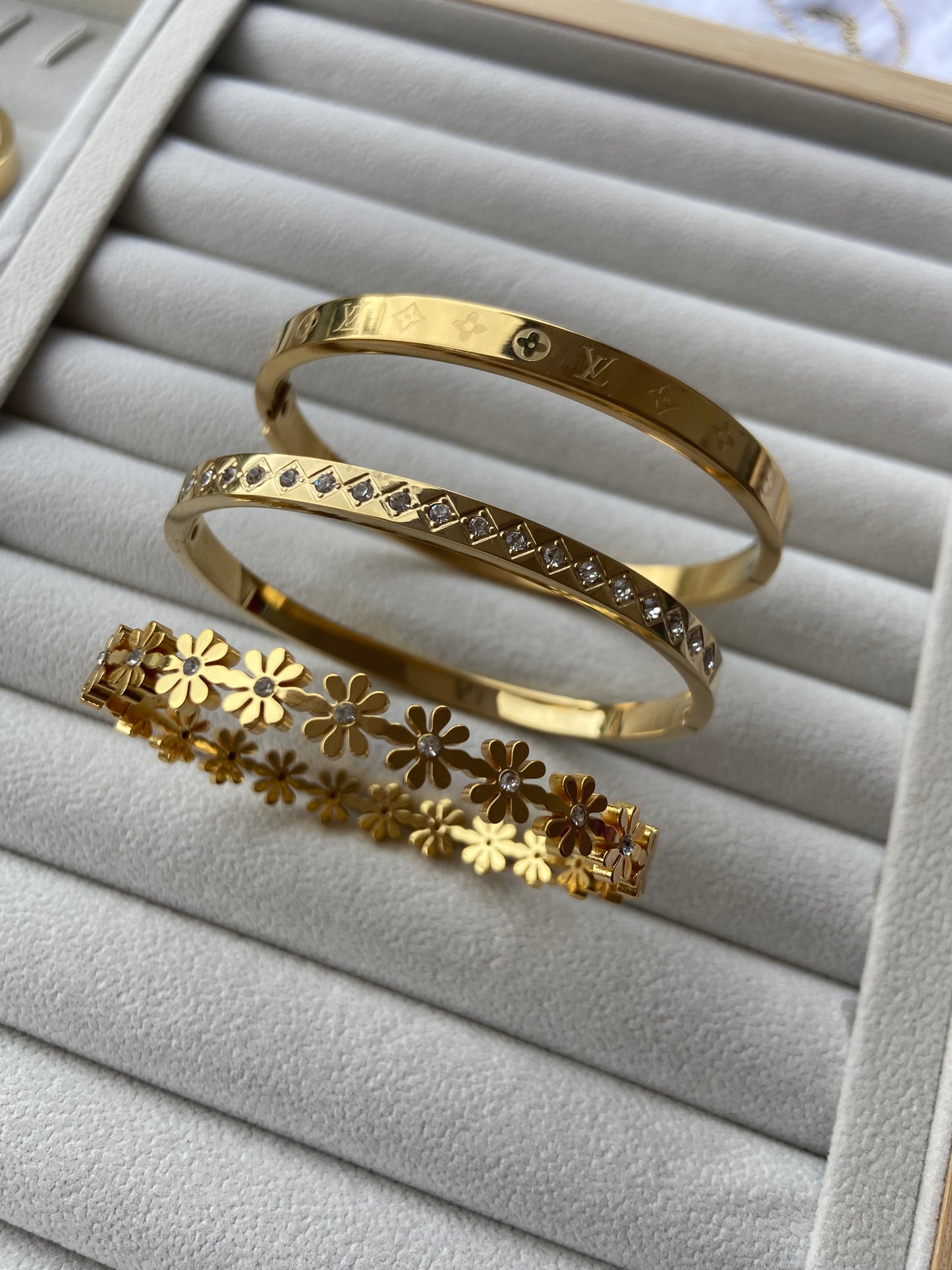Anti tarnish stack bangle combo