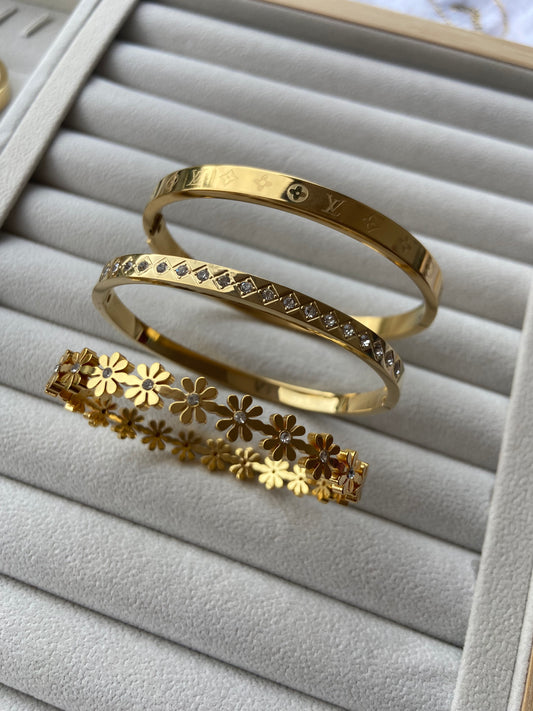Anti tarnish stack bangle combo